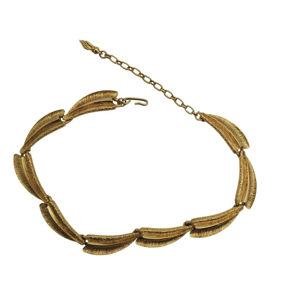 Hope Chest Choker Necklace Gold Tone Brushed Textured Leaf Link Mid‎ Century Vtg